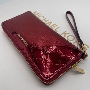 MICHAEL KORS Jet Set Large Metallic Logo Debossed Continental Wallet
Cherry
NWT